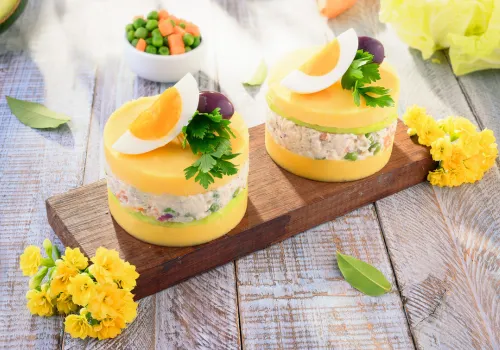 La Causa Peruana: Historia y Significado foto de receta de causa limeña en blog peru comidas