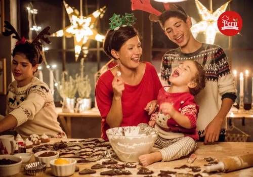 Ideas de Cena Navideña Peruana: Menú Completo para Tu Celebración familia peruana preparando cena navidad cocina